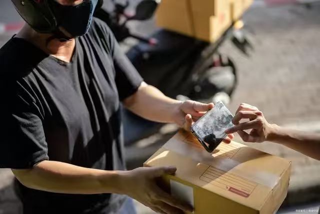 上海机场货运站繁忙景象